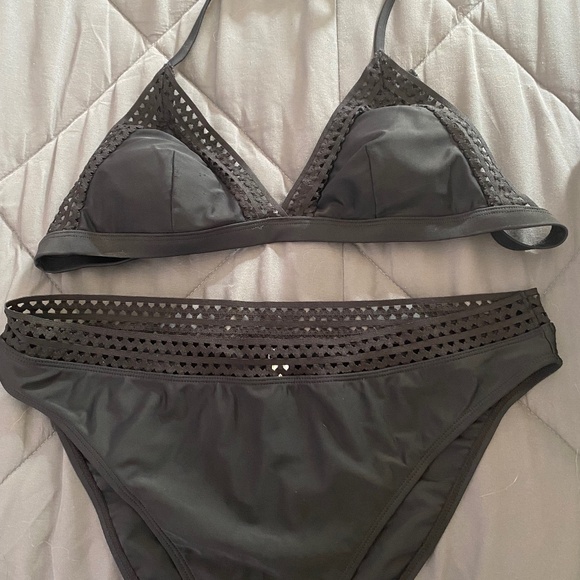 Black Bikini - Picture 1 of 3